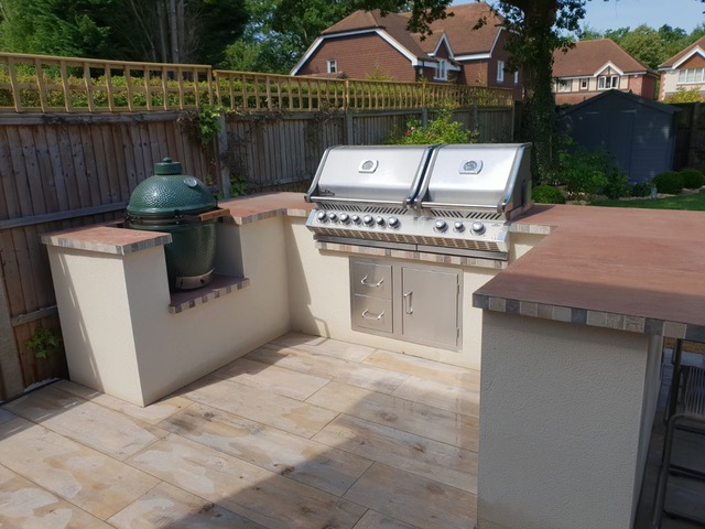 porcelain paving used in outdoor kitchen design